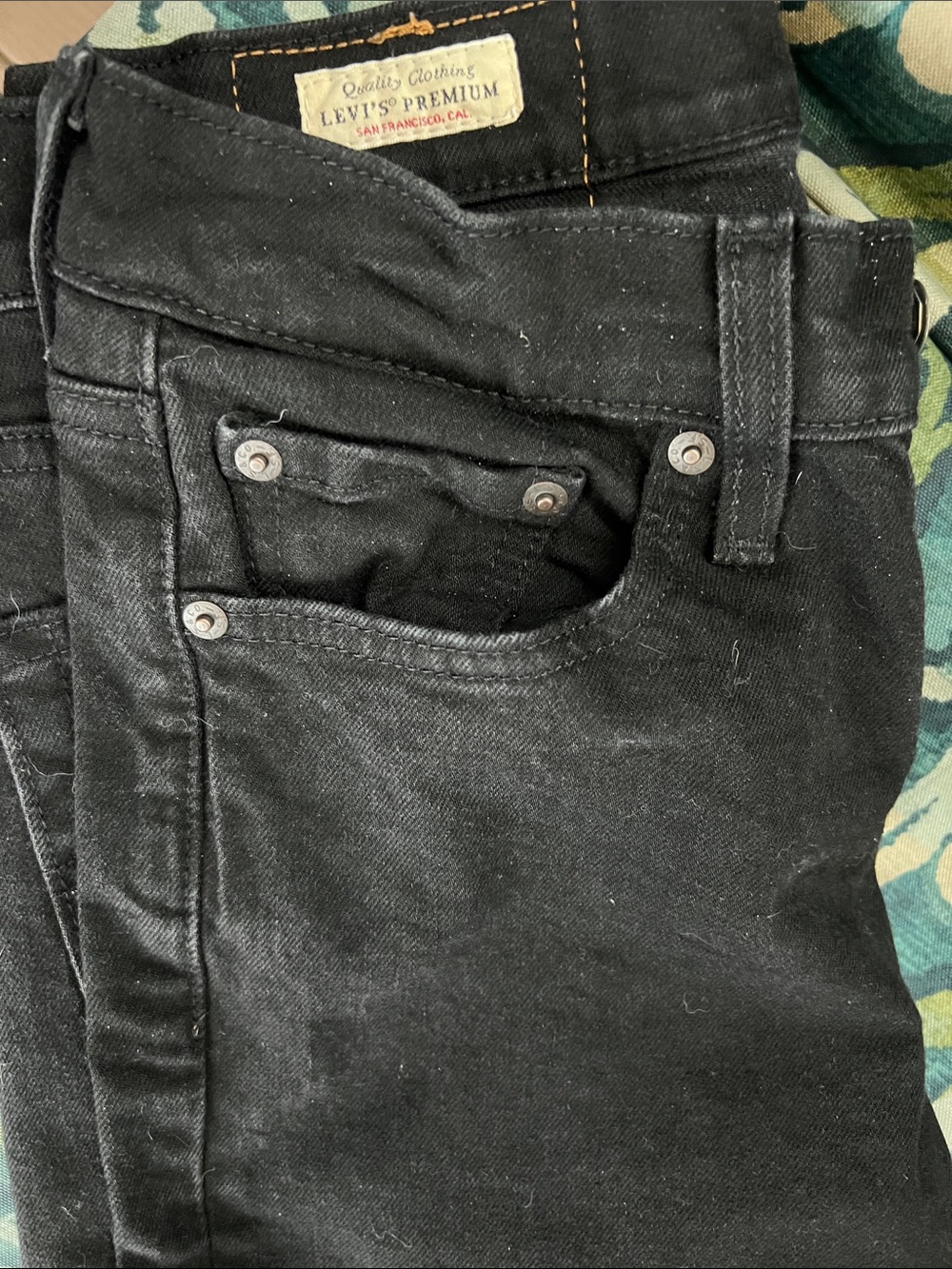 Levi’s premium women denim black jeans w28 L 32